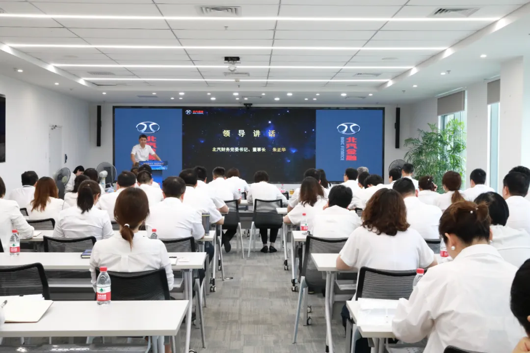 知重善悟步履坚毅 尽职担责冲刺全年| 做爱视频
召开2024半年经营工作会